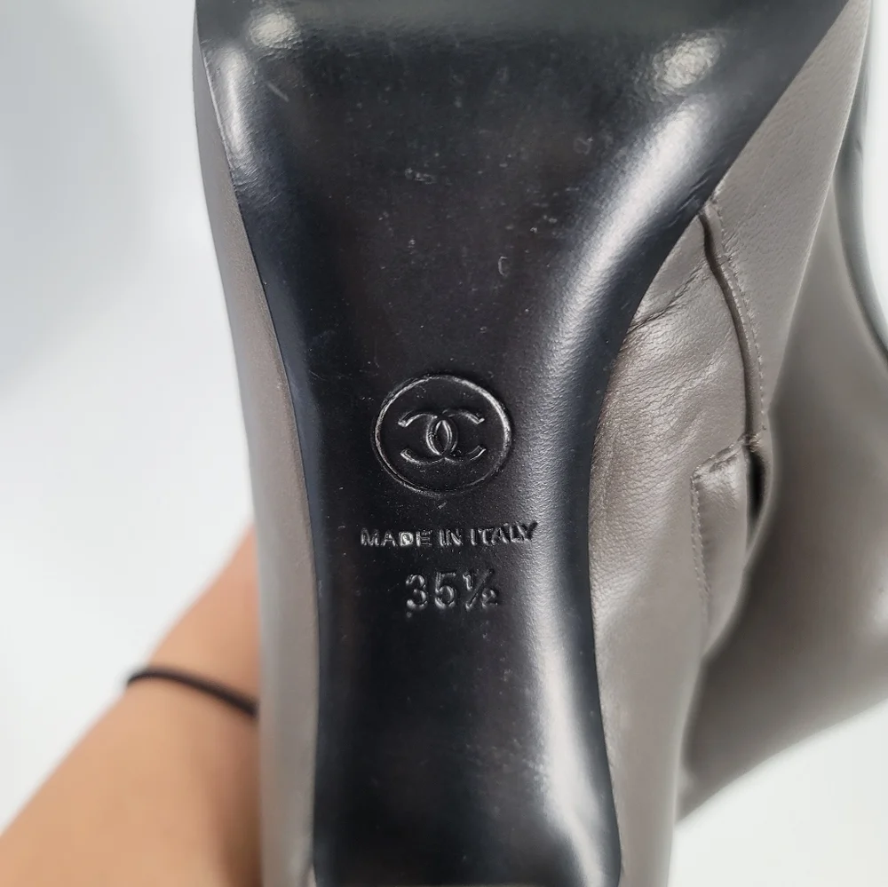 CHANEL preowned very